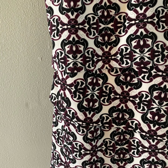 WHBM top in XL. Sleeveless geometric pattern - Picture 6 of 13